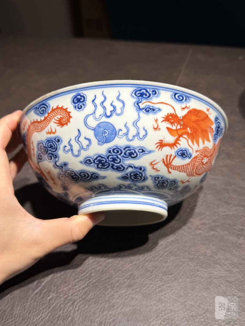 清宣统 青花矾红龙纹碗一对 - 图4